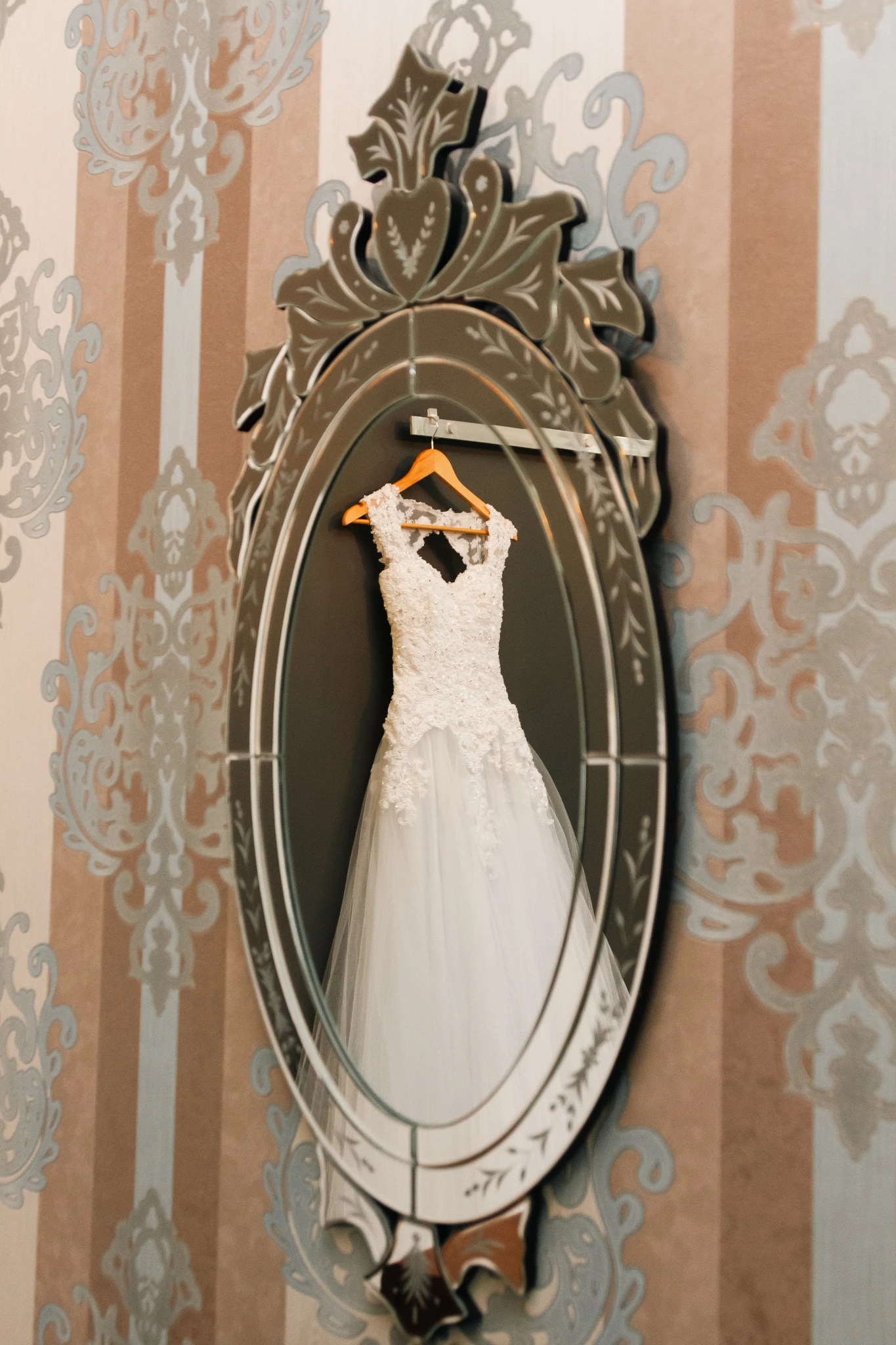 O vestido refletido no espelho